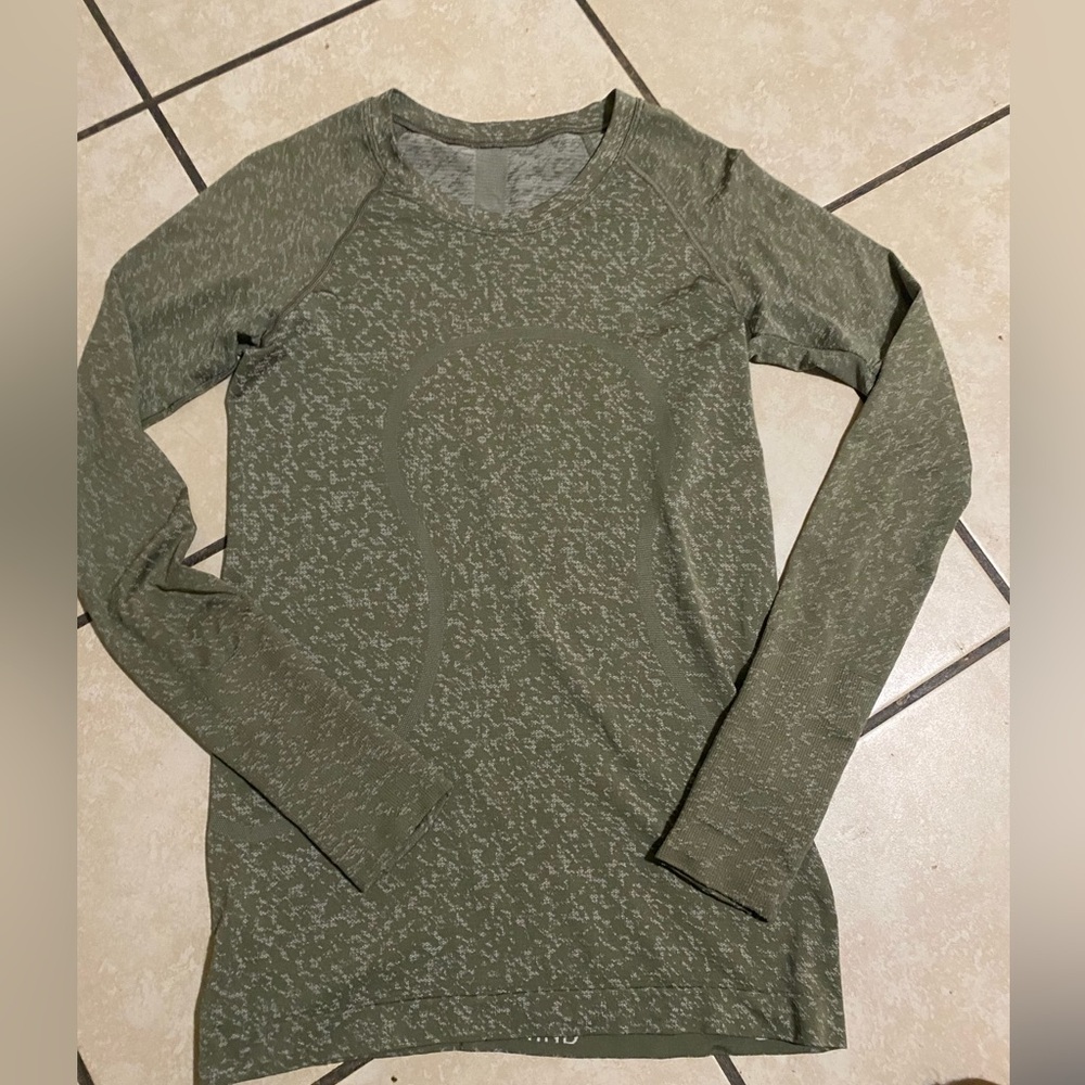 lululemon athletica Green Patterned Long Sleeve Tee